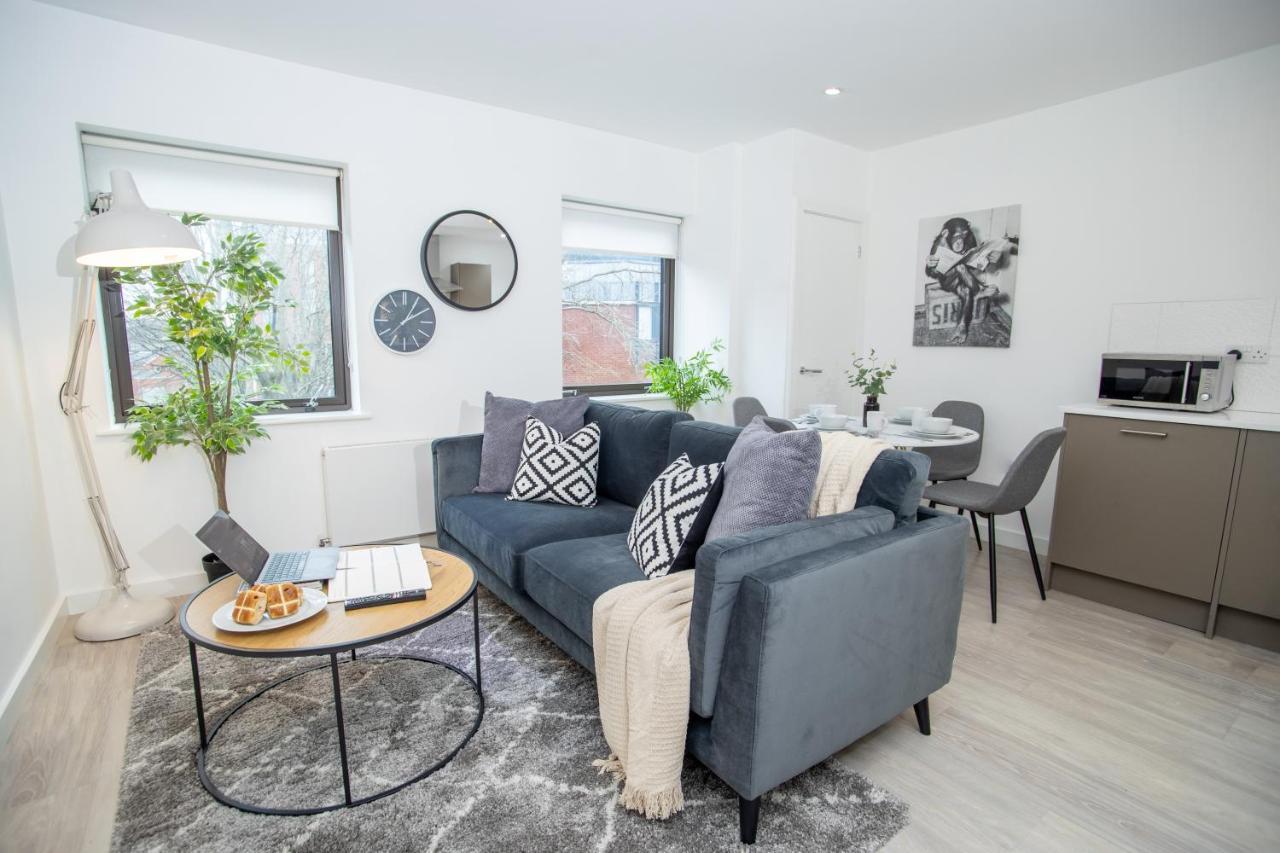 Pembroke House Apartments Exeter For Families Business Relocation Free Parking المظهر الخارجي الصورة