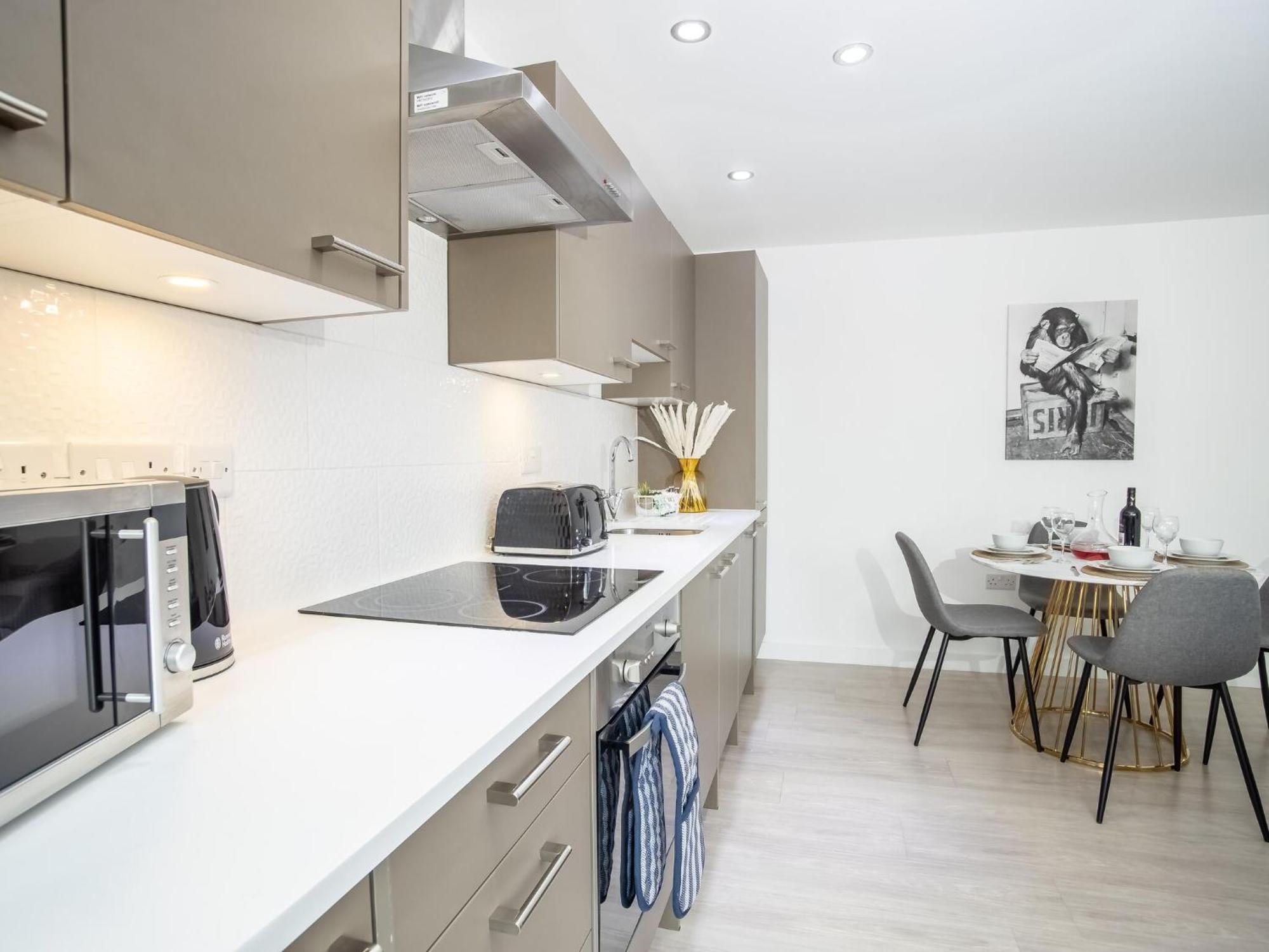Pembroke House Apartments Exeter For Families Business Relocation Free Parking المظهر الخارجي الصورة