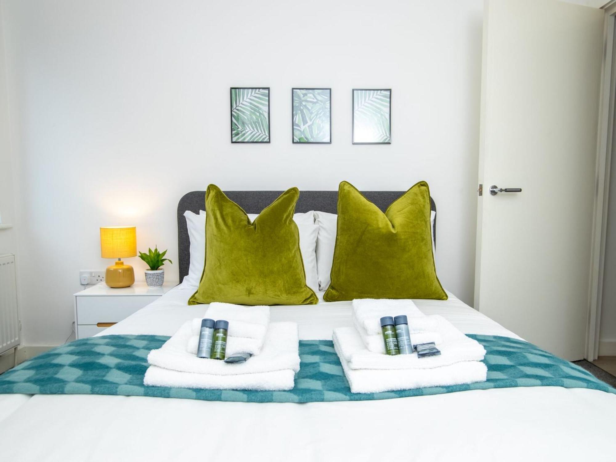 Pembroke House Apartments Exeter For Families Business Relocation Free Parking المظهر الخارجي الصورة