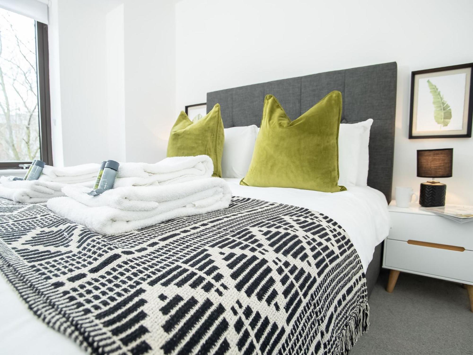 Pembroke House Apartments Exeter For Families Business Relocation Free Parking المظهر الخارجي الصورة