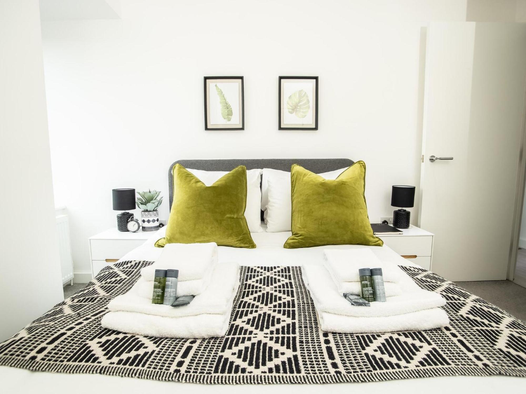 Pembroke House Apartments Exeter For Families Business Relocation Free Parking المظهر الخارجي الصورة