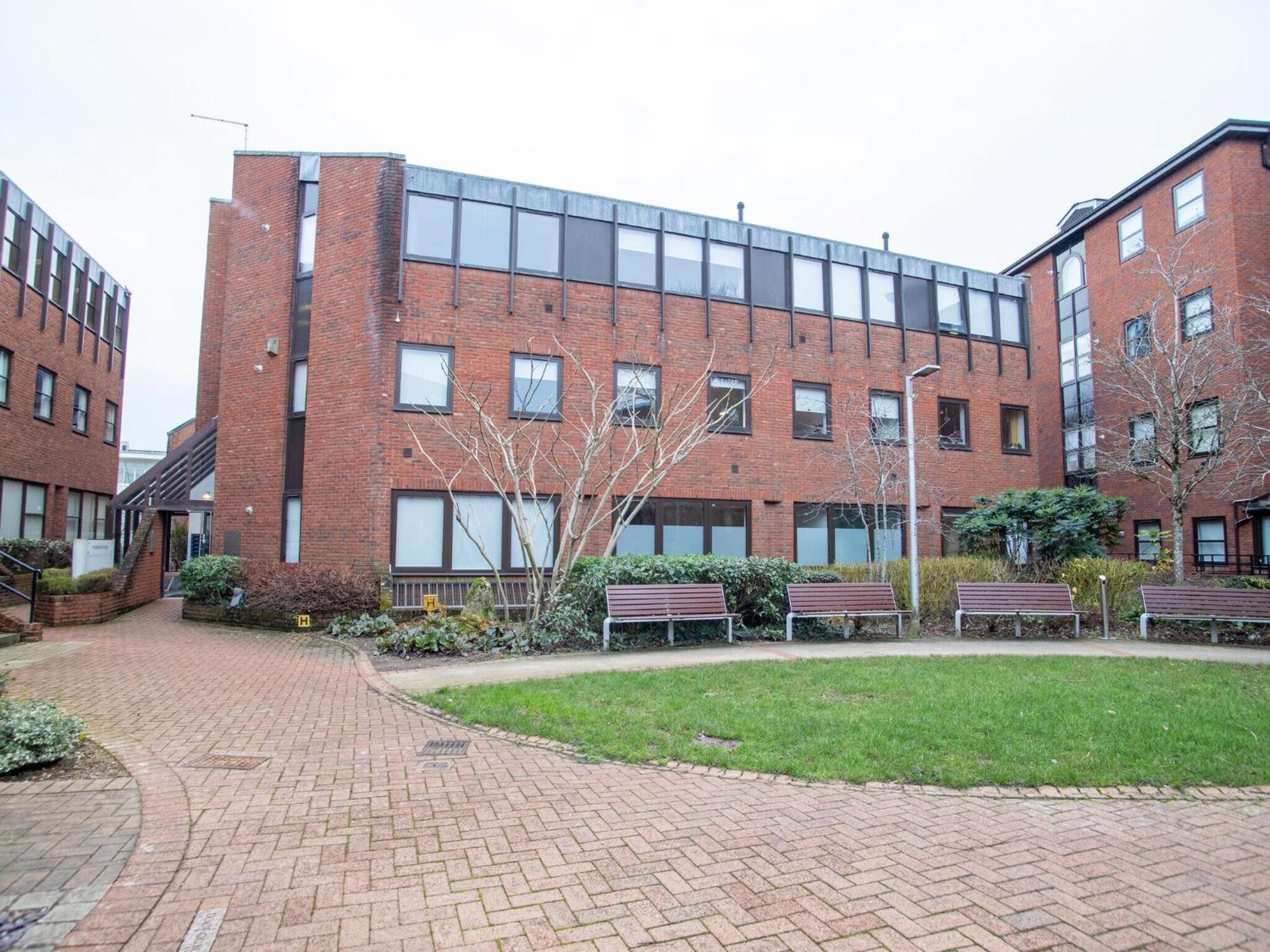 Pembroke House Apartments Exeter For Families Business Relocation Free Parking المظهر الخارجي الصورة