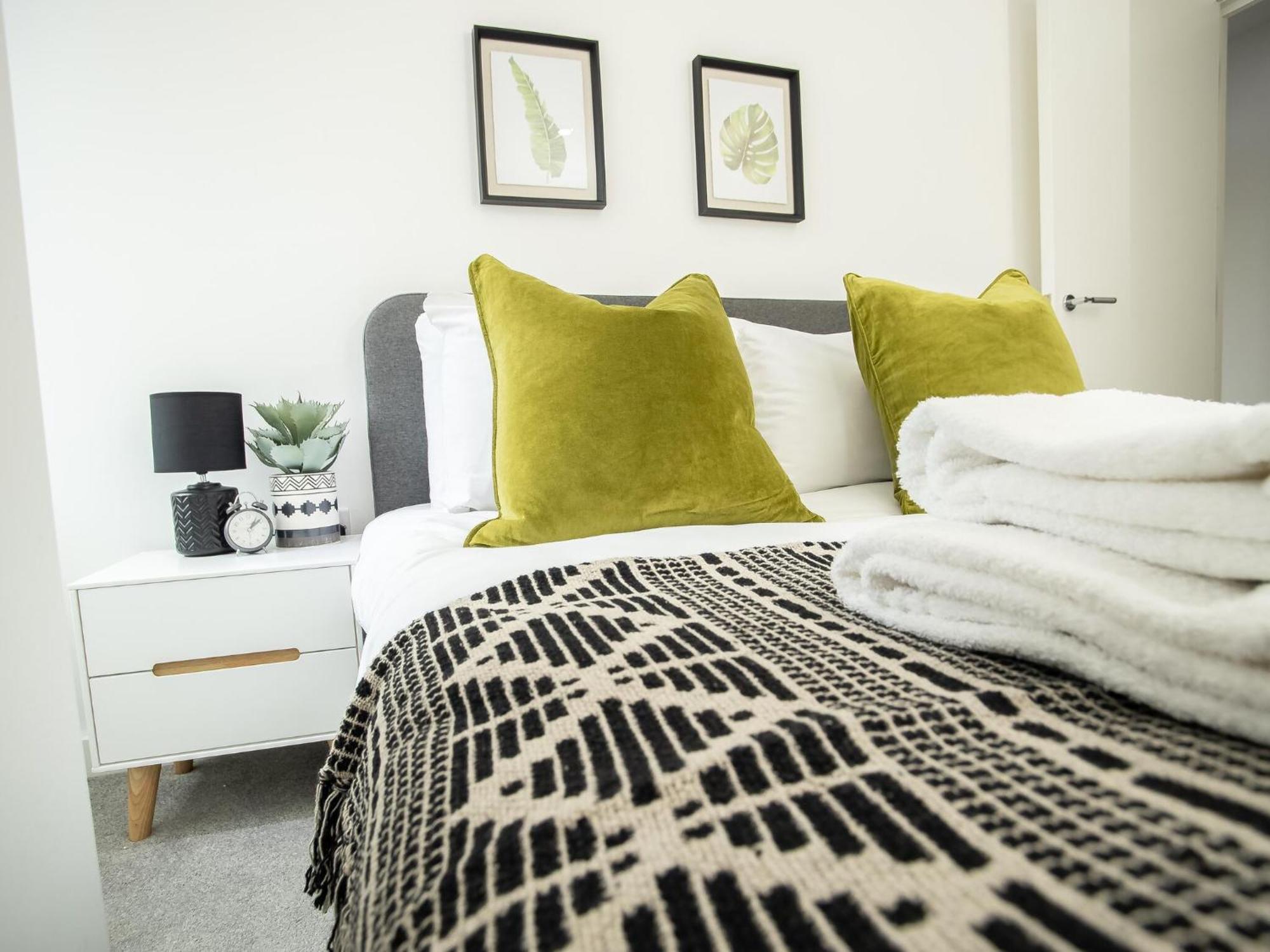 Pembroke House Apartments Exeter For Families Business Relocation Free Parking المظهر الخارجي الصورة