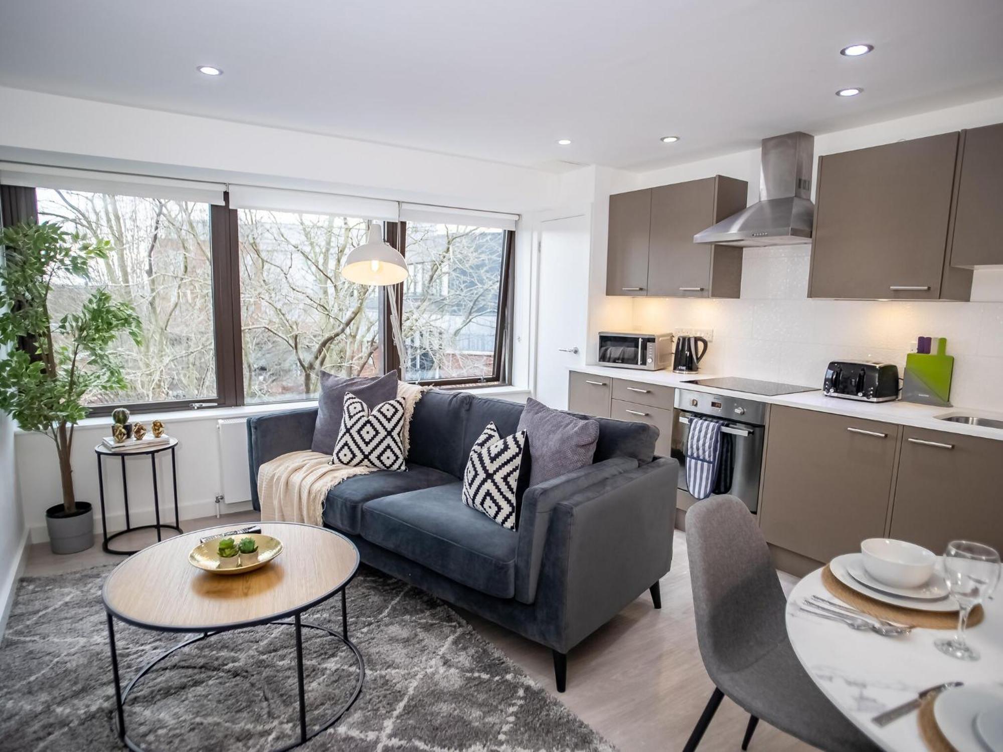 Pembroke House Apartments Exeter For Families Business Relocation Free Parking المظهر الخارجي الصورة